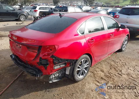 2024 Kia Forte Lxs z USA, uszkodzony, nr VIN 3KPF24AD5RE741634